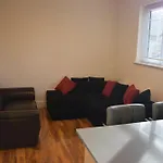 Chandos - 4 Bedroom House - 20 Mins To Centre