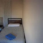Chandos - 4 Bedroom House - 20 Mins To Centre