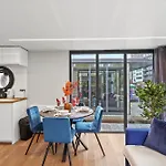 Unique Water Lodge In London - Sleeps 6