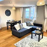 Stylish 1-Bed Flat In Canary Wharf