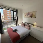 Sleek 3-Bedroom Flat With Lift & Wi-Fi In Southwark, Borough Near The Shard