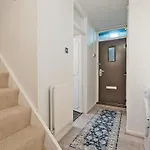 3 Bedroom Prime Location Near Canary Wharf