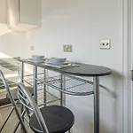 Exquisite Studio, 3Mins To Elephant & Castle Tube!