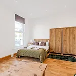 Exquisite Studio, 3Mins To Elephant & Castle Tube!