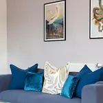 Spacious Central 3 Bedroom Apartment In Old Street