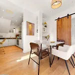 Designer Victorian Flat With Large Terrace