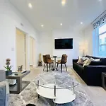 Stylish Central Flat Steps From Oxford Street!