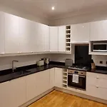 Star London Warwick Mansions 3-Bed Oasis