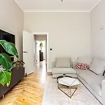 Well-Decorated Notting Hill Flat