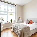 Well-Decorated Notting Hill Flat
