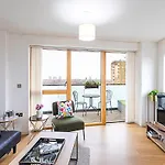 Trendy Queen\'S Park Apartment With Views Across London