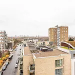 Trendy Queen\'S Park Apartment With Views Across London