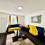 4 Bedrooms House, 3 Bathrooms , Separate Reception, Full Kitchen, Garden, Parking