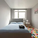 Lovely 2-Bed 20 Mins To Central London