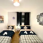 Bright Studio Flat In City Centre