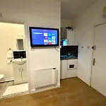 Bright Studio Flat In City Centre