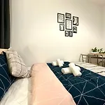 Bright Studio Flat In City Centre