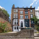 Cozy Twin Room In Camden Town