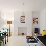Light And Spacious Garden Flat