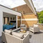 Extra Large Luxury Hyde Park Villa By Mayfair