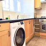 The Queens Palace 1 Bedroom Apartment Central London By Wild
