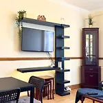 The Queens Palace 1 Bedroom Apartment Central London By Wild