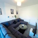 Spacious 3 Bed Apartment, 10 Mins From Wembley Stadium With Private Garden