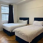 F54 Modern 3-Bed Flat Near Paddington Station
