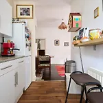Unique & Charming 2 Bedroom Flat