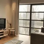London City Island 1 Bedroom Luxury Apartments, Private Balcony