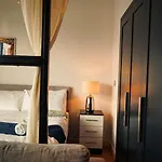London City Island 1 Bedroom Luxury Apartments, Private Balcony