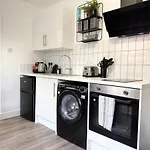 Modern Studio In Old Street 3