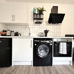 Modern Studio In Old Street 3