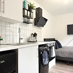 Modern Studio In Old Street 3