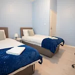 London City Escape - Stylish 2 Bedroom Apartment