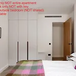 Modern Apartment & Rooms At Charing Cross