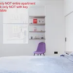 Modern Apartment & Rooms At Charing Cross