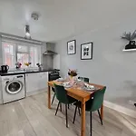 Garden 1-Bed Flat 30Min To Downtown & Free Parking