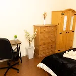 Cosy Turkey Oak Flat In Hackney