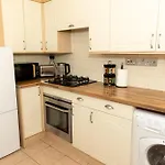 Cosy Turkey Oak Flat In Hackney
