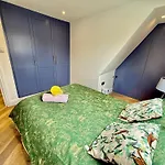 Central, Modern, Westfield, Close To Tube Station