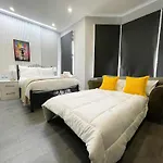 Luxury Guest House In Vibrant London Area