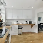 Stylish Modern 2 Bed In Central
