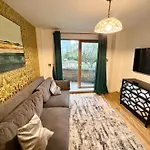 Modern 2 Bedroom Apartment Close To Center Zone 2