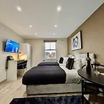 King-Smart Tv-Full Kitchen-5Mins To Transport-Desk