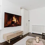 Specious Bright Flat With Garden In Central London