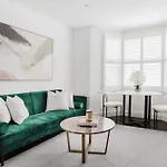 Specious Bright Flat With Garden In Central London