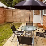 Modern 1-Bed Apt 30Min To Central London & Parking