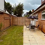 Modern 1-Bed Apt 30Min To Central London & Parking