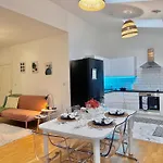 Modern 1-Bed Apt 30Min To Central London & Parking